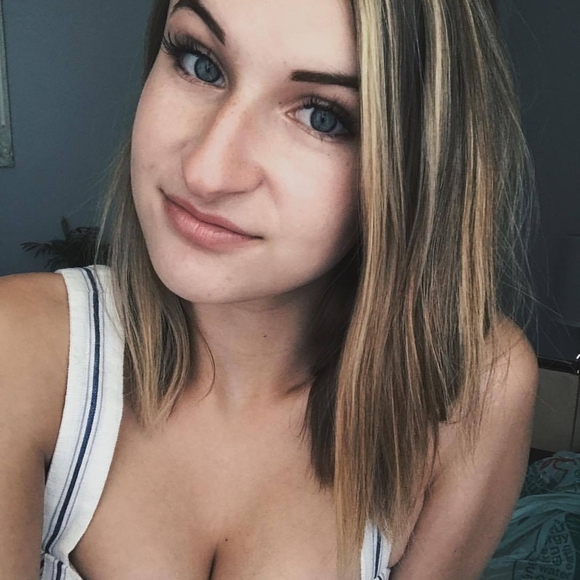 Meet your Posher, Dina - Picture 1 of 1